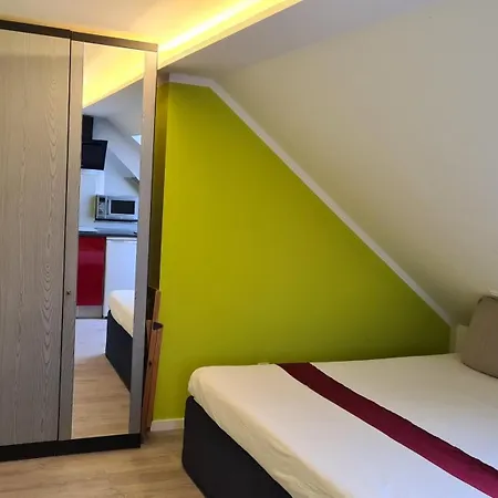 Helles Apartment In Berlin-Mariendorf Eksteriør billede
