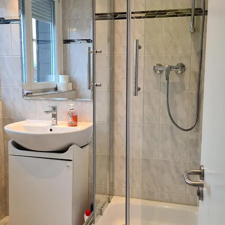 Helles Apartment In Berlin-Mariendorf Eksteriør billede