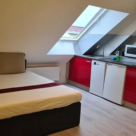 Helles Apartment In Berlin-Mariendorf Eksteriør billede
